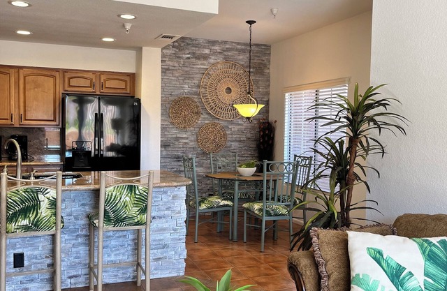 Walk to the Lake Cool Condo