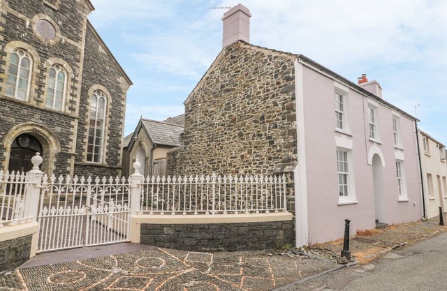 WATER STREET, with open fire in Aberaeron