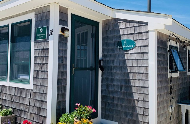 Water View Cottage within Steps to Private Beach