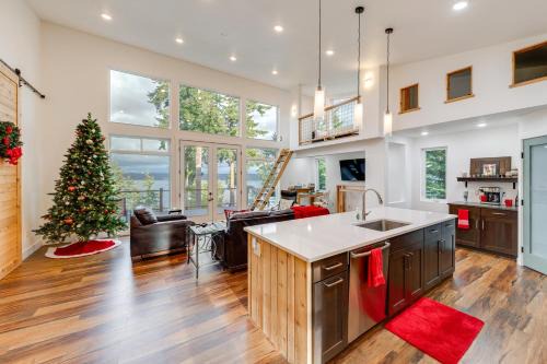 Water Views Whidbey Island Hideaway with Deck