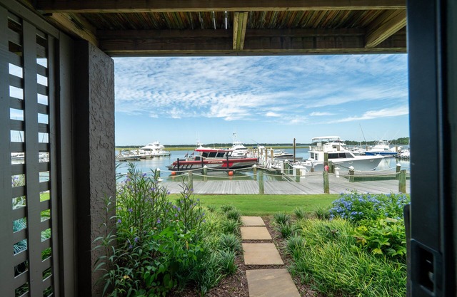 Waterfront 1BR 2BA Condo with Incredible Sunsets and Marina Views. Pet Friendly