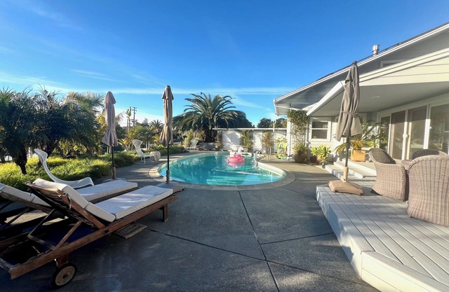 WATERFRONT 5-bedroom villa in San Rafael with Hot Tub and Heated Pool
