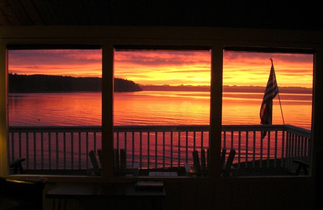 Waterfront Beach Cottage Retreat