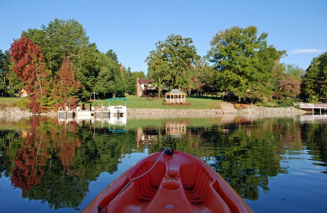 Waterfront escape - private dock & boat ramp, hot tub/game room/large back yard