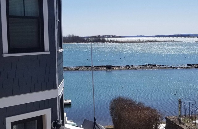 Waterfront One or Two Bedroom Private Apartment on Boston Harbor