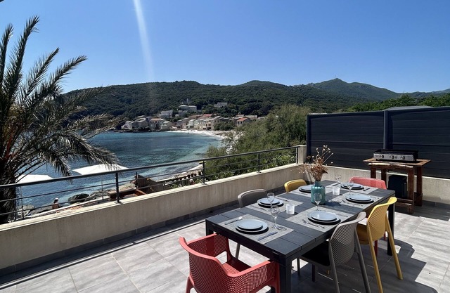 Waterfront terrace flat - Breathtaking sea view -