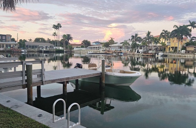 Waterfront Treasure Island Oasis, Dock, Sunsets & Walk to Beach + John’s Pass