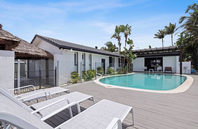 Waterside Oasis Broadbeach 5 Bedroom Water Views. Pet Friendly