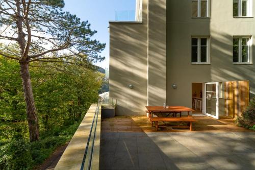 Watersmeet Edge, Terrace, 2BR and 2BA, River Views, Parking