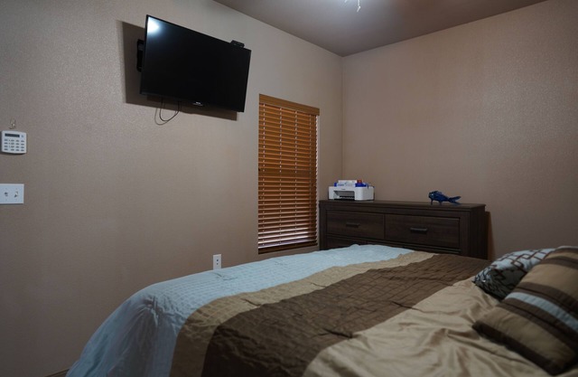 We offer discounted rates for Holloman AFB TDY/other 6 month or more tenants.