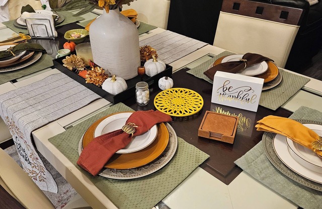 Welcoming 2-bedroom house with salt water pool,serene 20 minutes to closet beach