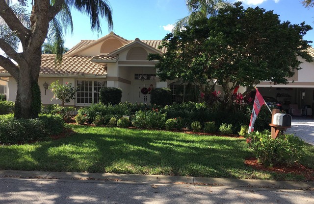 Welcoming 3 bedroom house with pool in charming Fort Myers