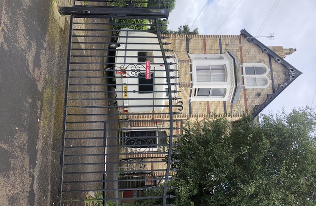 Well located, City Budget Studio Apartment Ideal for business visitors to area