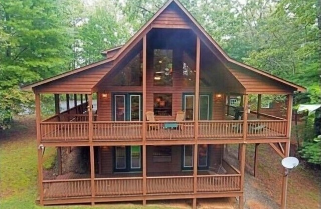Whitetail Hollow - mountain chalet in a gated community