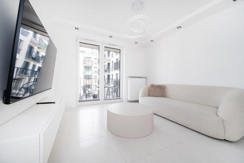 Widzewska Deluxe Apartment by BookingHost