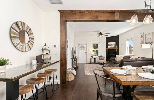 Windsor Farmhouse | Family Fun, Yard & Fireplace