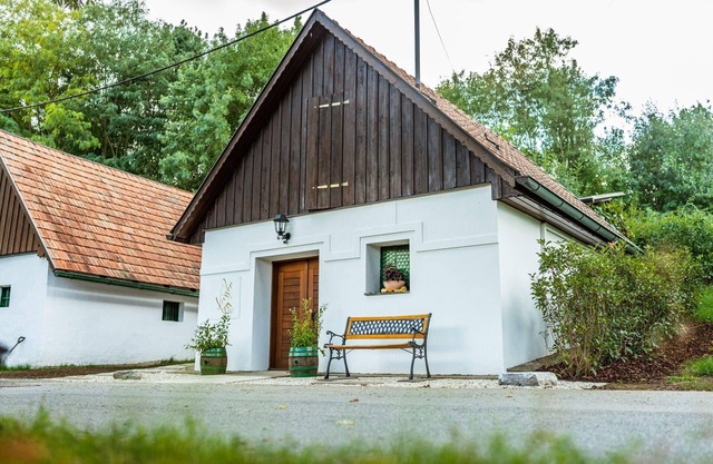 Wine barrel chalet for 4 in Grub an der March