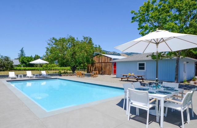 Wine Country Farmhouse with pool & spa in heart of Sonoma Wine Country