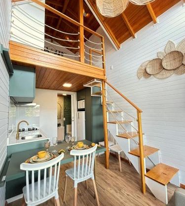 Winter Hut - Tiny House Village