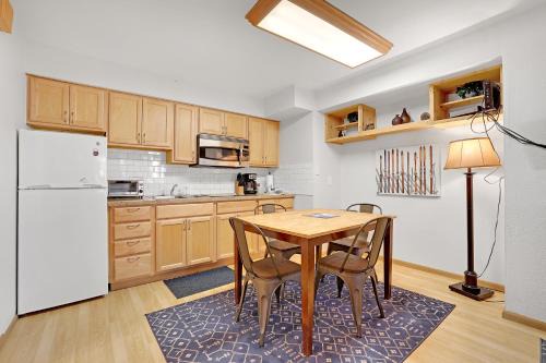 Winterpoint 33B by Ski Country Resorts