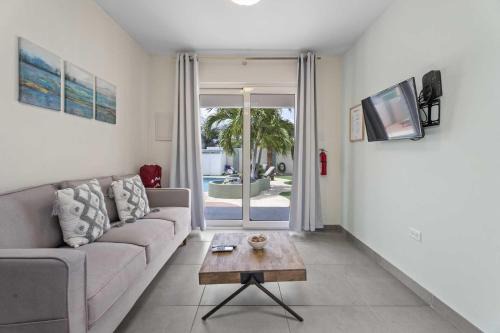 WLR6 - 1BR near Palm Beach - White Lotus Retreat