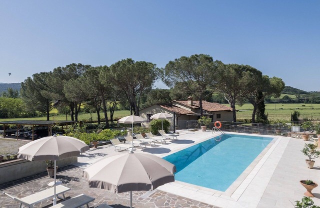 Wonderful private villa with A/C, WIFI, private pool, TV and pets allowed, close to San Gimignano