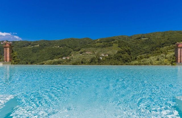 Wonderful private villa with WIFI, A/C, hot tub, private pool, TV, patio and panoramic view