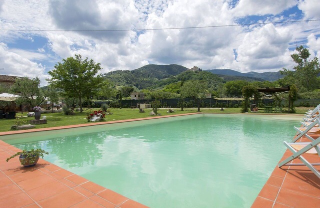 Wonderful private villa for 14 people with A/C, private pool, WIFI, TV, patio and pets allowed