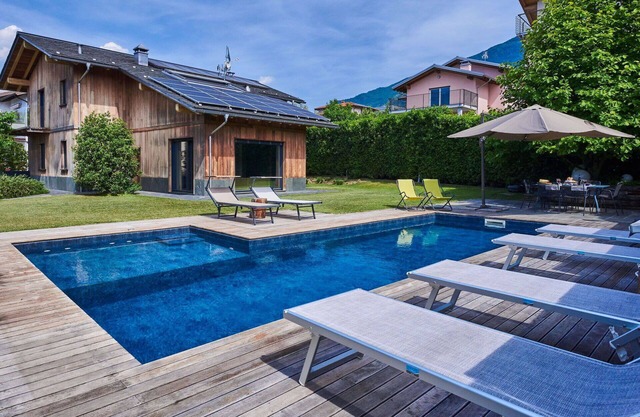 Wonderful private villa with private pool, hot tub, WIFI, A/C, TV, patio and pets allowed