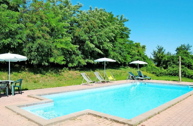 Wonderful private villa for 12 people with WIFI, pool, TV, patio, pets allowed and parking
