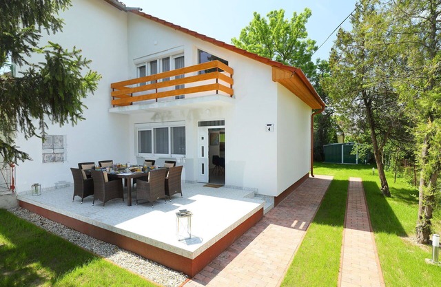 Wonderful villa for 5 guests with A/C, WIFI, TV and patio