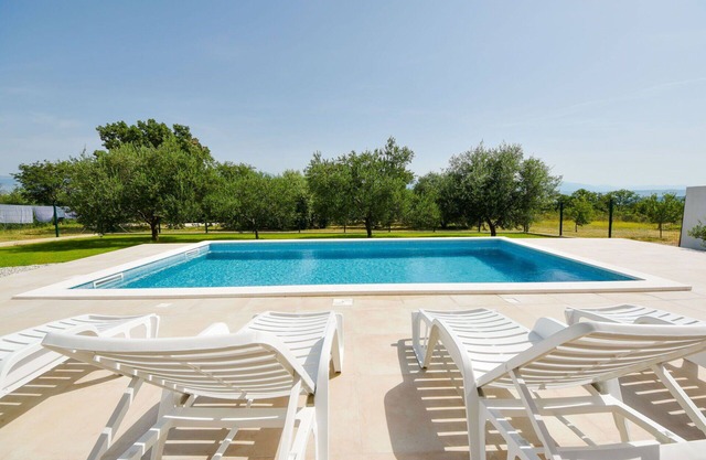 Wonderful villa for 6 people with WIFI, private pool, A/C, TV and terrace