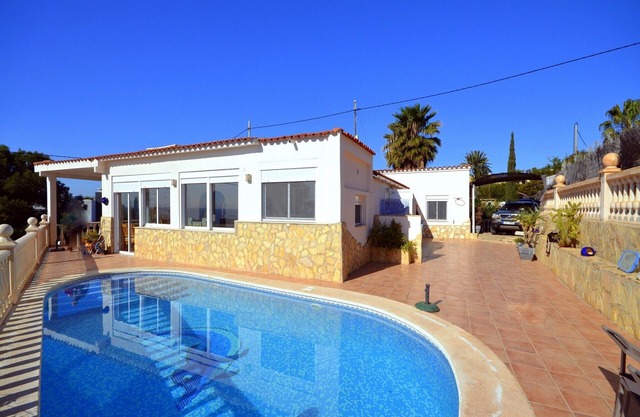 WONDERFUL VILLA WITH POOL, NO STEPS, WIFI, BEACH
