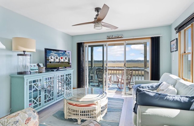 Wonderview 208 - Breathtaking Channel Views!