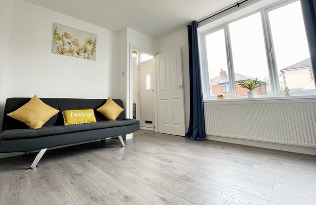 Worksop Newly Refurbished 3-Bedroom House