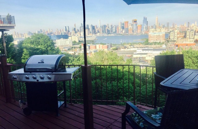 World Trade, Apt 3 - 15 Minutes to Times Square