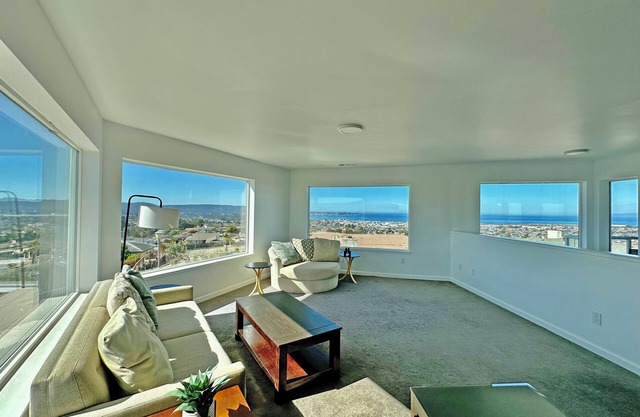 WOW Panoramic VIEWS of Entire Monterey Bay! King Beds, Large Kitchen