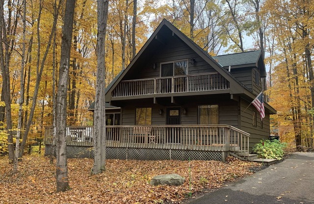 “Year-Round Adventure Awaits – Ski, Golf & Relax in Harbor Springs!”