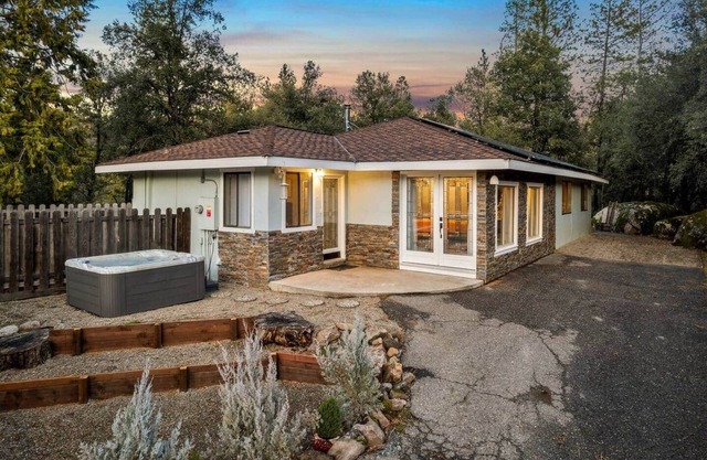 Yosemite Stargaze Hot Tub*2 Decks*Game Room*4 TVs