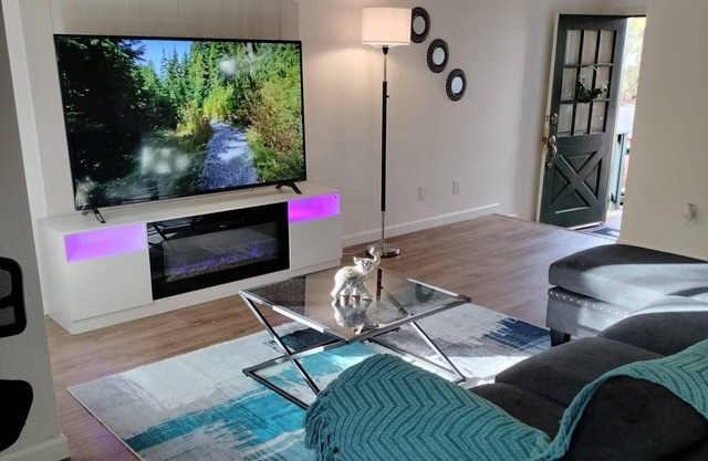 Your casita in Auburn 2bedroom 1bath cozy house pet friendly.