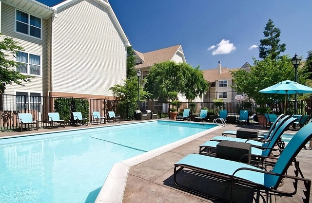 Your Fresno Escape! 2 Modern Units, Full Kitchen, Outdoor Pool, Pets Allowed!