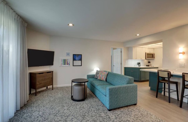 Your Home Away From Home! 2 Relaxing Units, Free Breakfast, Pet-friendly!