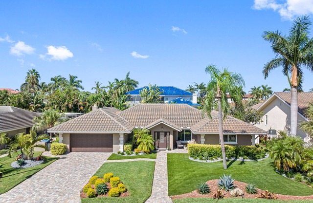 Your outdoor Oasis house WiFi, AC in awesome St. Petersburg