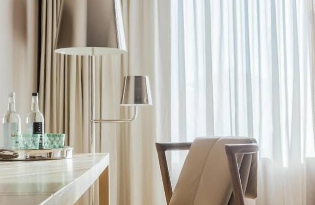 Your Relaxing Getaway Awaits! 3 Luxurious Rooms w/Free Parking, Shuttle, Pool