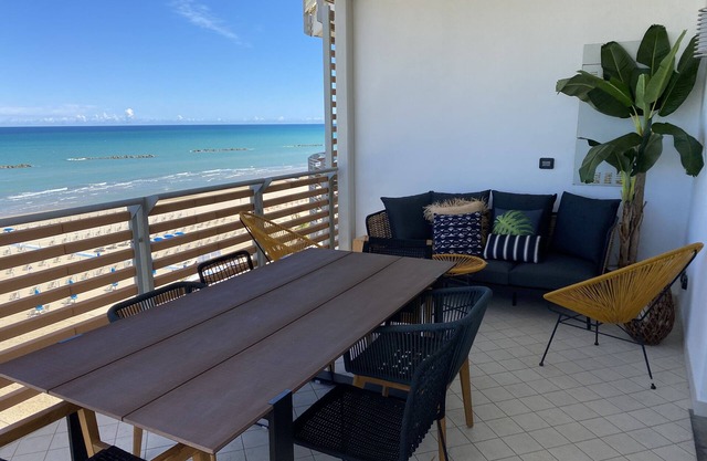 Your Seafront Terrace-25 mt from the beach-Wifi-Gas Barbecue - 5 stars