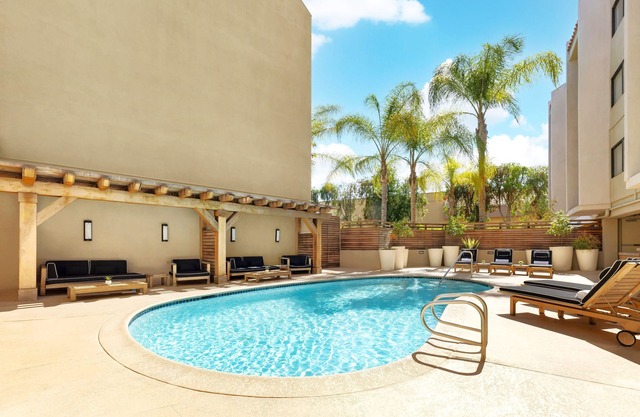 Your Ultimate Leisure Stay Near Lake Calabasas Park! 3 Spacious Units, Pool