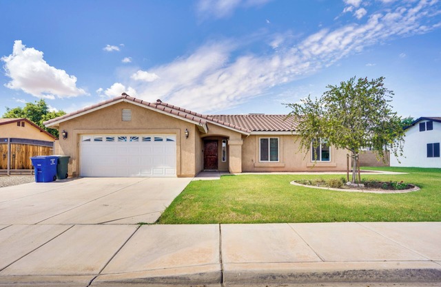 Yuma Family Home w/Covered Patio + Grill!