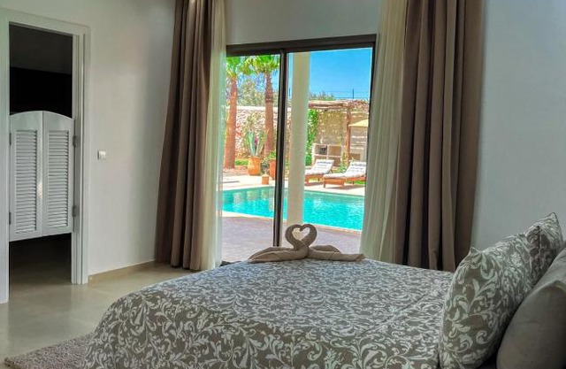 Zanzibar room - swimming pool & breakfast