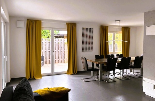 Zentral Gelegenes Haus in Ruhiger Lage Nähe U-/s-bahn mit Terrasse und Garten