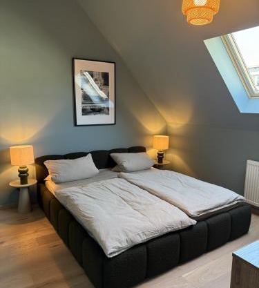 Zentrales Dachgeschoss-Apartment Augustenstraße